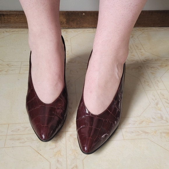 Bally croc embossed burgundy court heels vintage designer heels - Picture 4 of 16